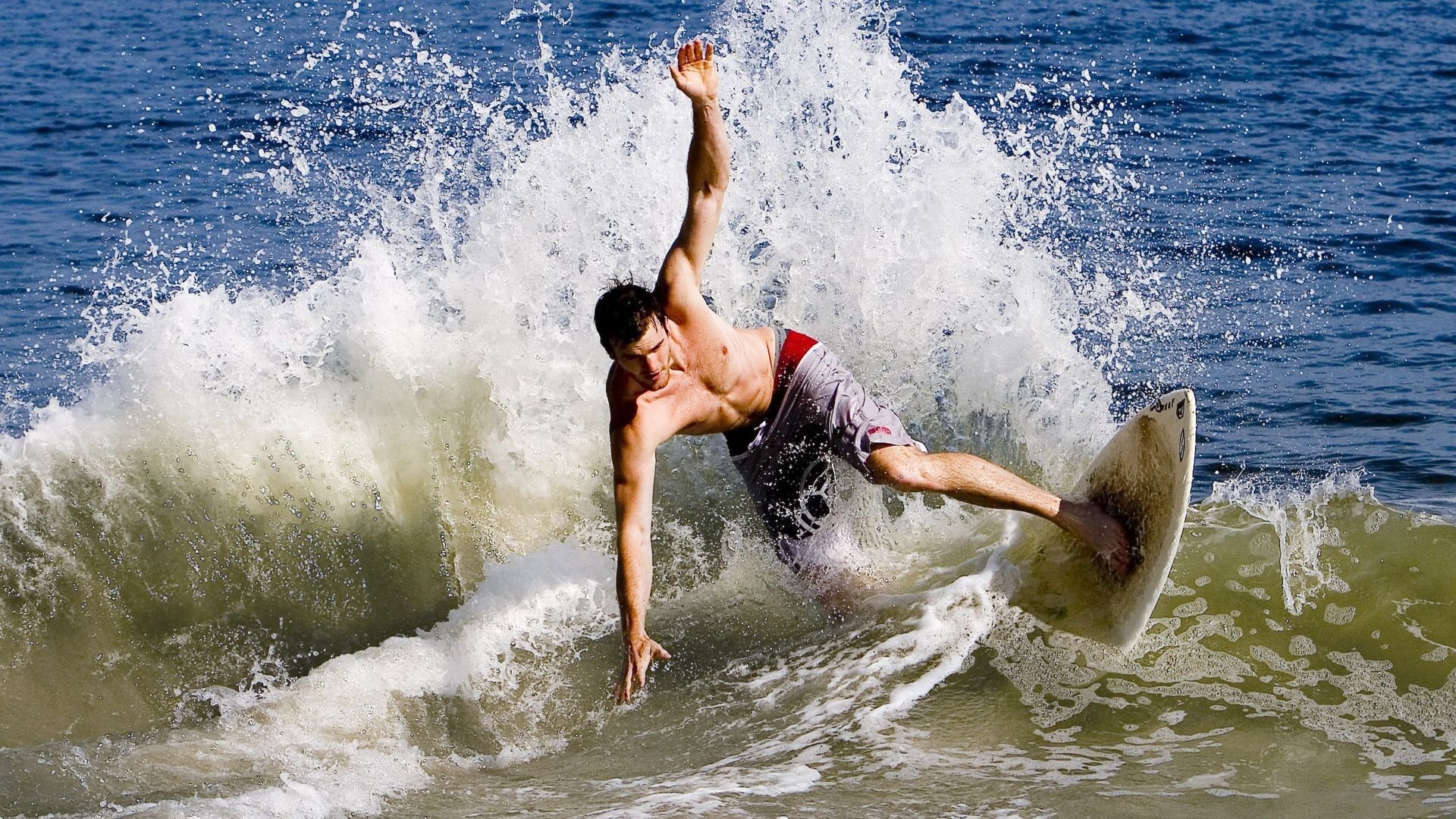 开云全站-姆巴佩决赛表现失常，球队遭遇滑铁卢，姆巴佩经典比赛